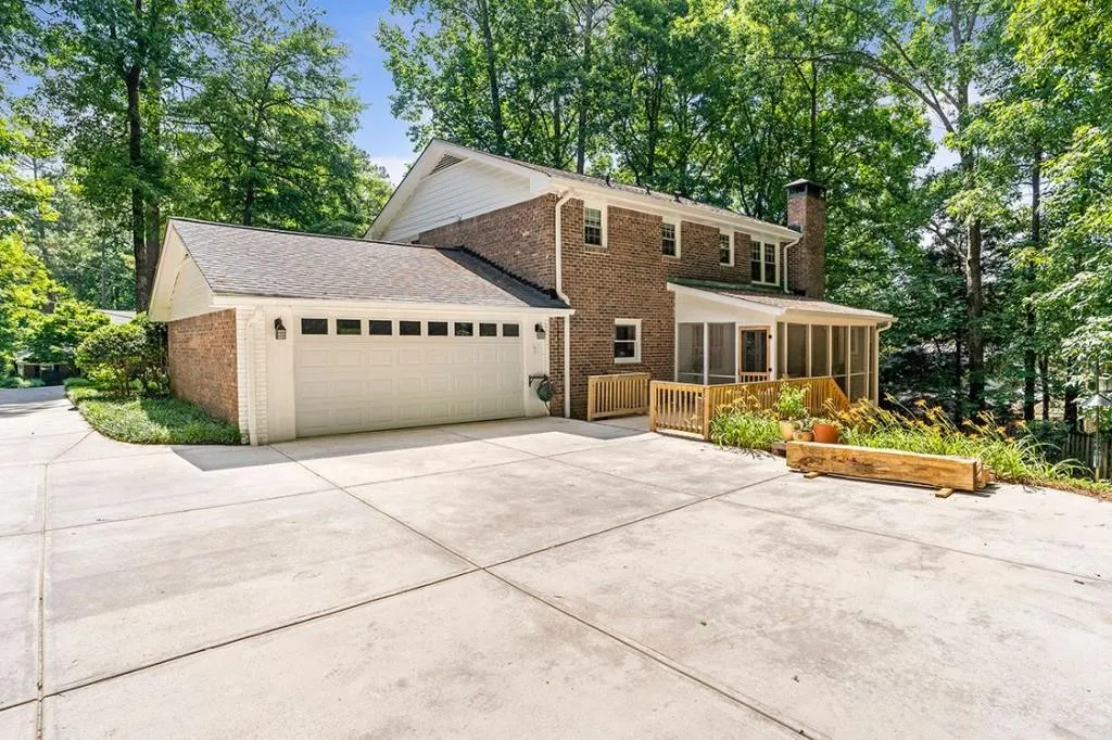 7110 Dunhill Terrace, Sandy Springs, Georgia 30328, 4 Bedrooms Bedrooms, ,3 BathroomsBathrooms,Residential,Sold,7110 Dunhill Terrace,7060877