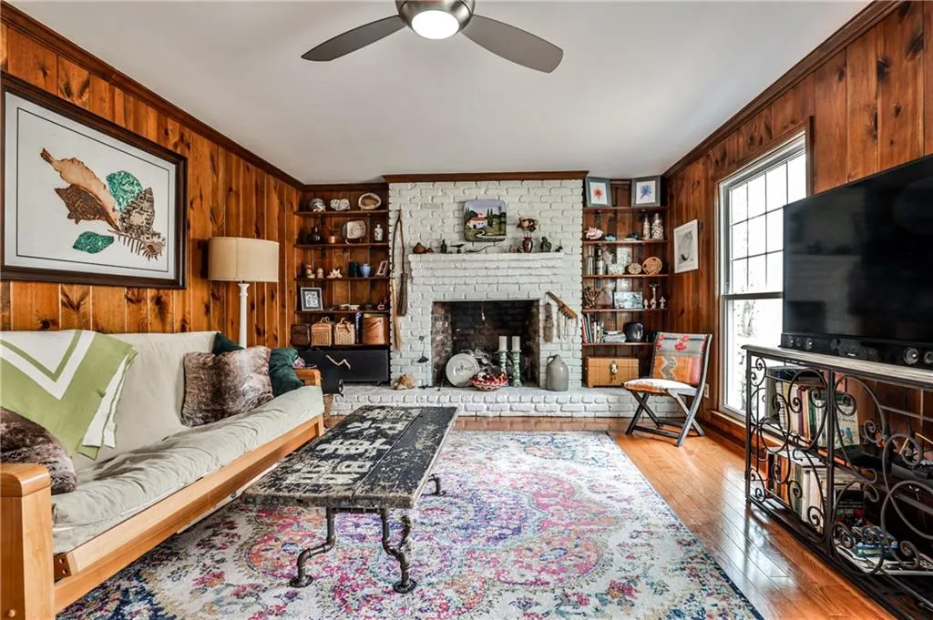 800 Glenairy Drive, Atlanta, Georgia 30328, 5 Bedrooms Bedrooms, ,3 BathroomsBathrooms,Residential,Sold,800 Glenairy Drive,7535879