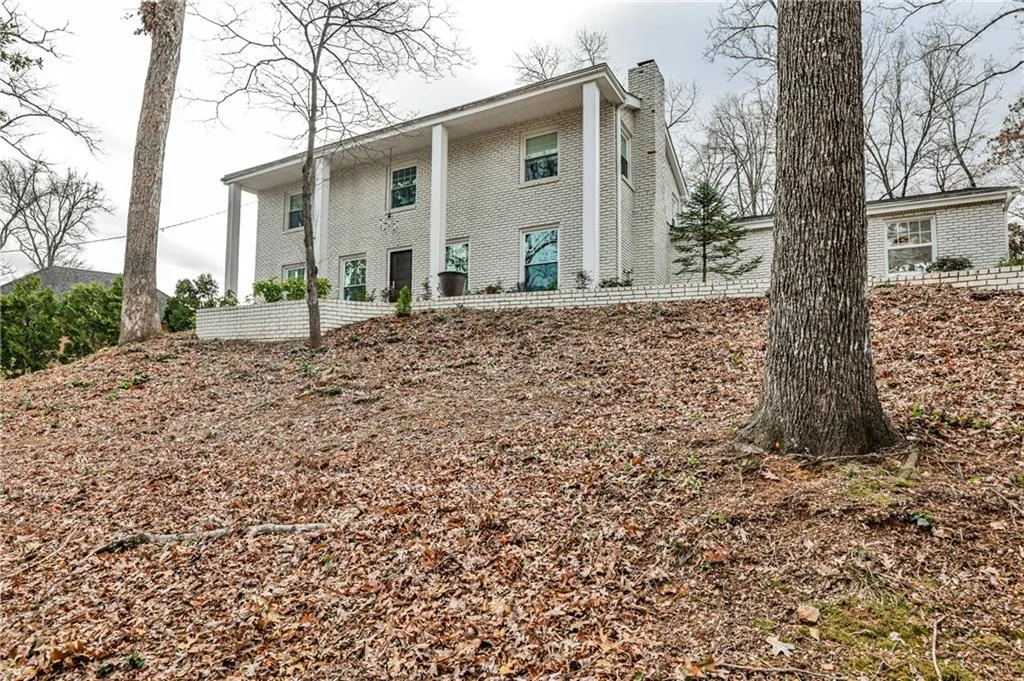 800 Glenairy Drive, Atlanta, Georgia 30328, 5 Bedrooms Bedrooms, ,3 BathroomsBathrooms,Residential,Sold,800 Glenairy Drive,7535879