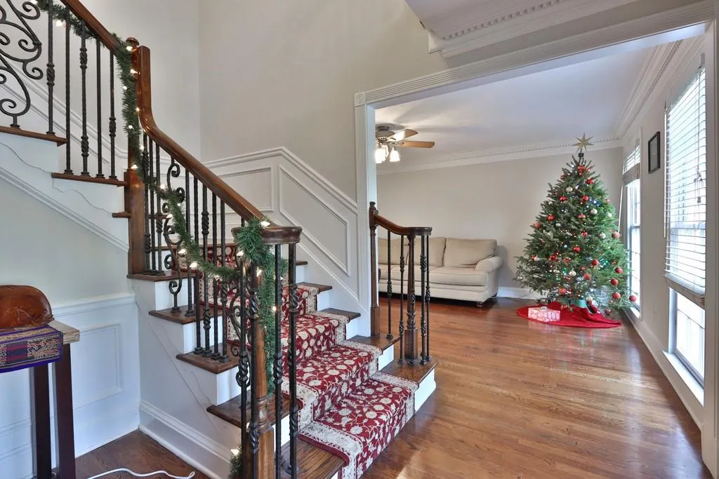 305 Skyridge Drive, Sandy Springs, Georgia 30350, 4 Bedrooms Bedrooms, ,3 BathroomsBathrooms,Residential,Sold,305 Skyridge Drive,6659820