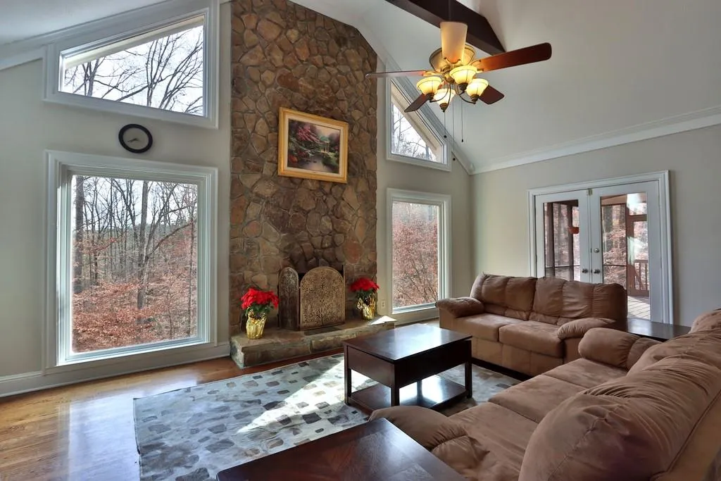 305 Skyridge Drive, Sandy Springs, Georgia 30350, 4 Bedrooms Bedrooms, ,3 BathroomsBathrooms,Residential,Sold,305 Skyridge Drive,6659820