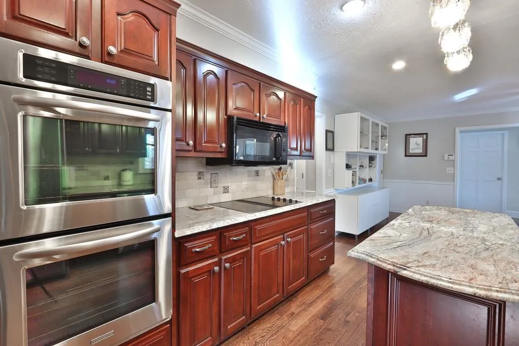 305 Skyridge Drive, Sandy Springs, Georgia 30350, 4 Bedrooms Bedrooms, ,3 BathroomsBathrooms,Residential,Sold,305 Skyridge Drive,6659820