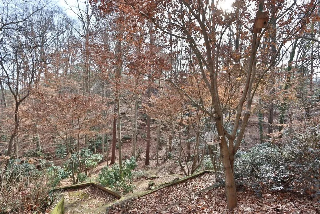 305 Skyridge Drive, Sandy Springs, Georgia 30350, 4 Bedrooms Bedrooms, ,3 BathroomsBathrooms,Residential,Sold,305 Skyridge Drive,6659820