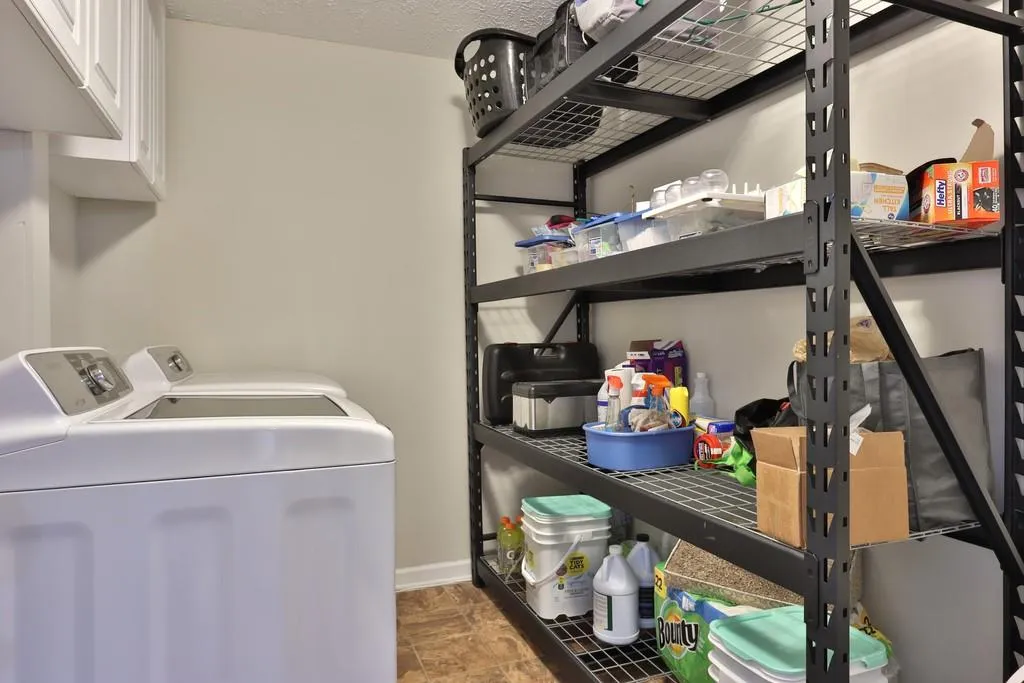 305 Skyridge Drive, Sandy Springs, Georgia 30350, 4 Bedrooms Bedrooms, ,3 BathroomsBathrooms,Residential,Sold,305 Skyridge Drive,6659820