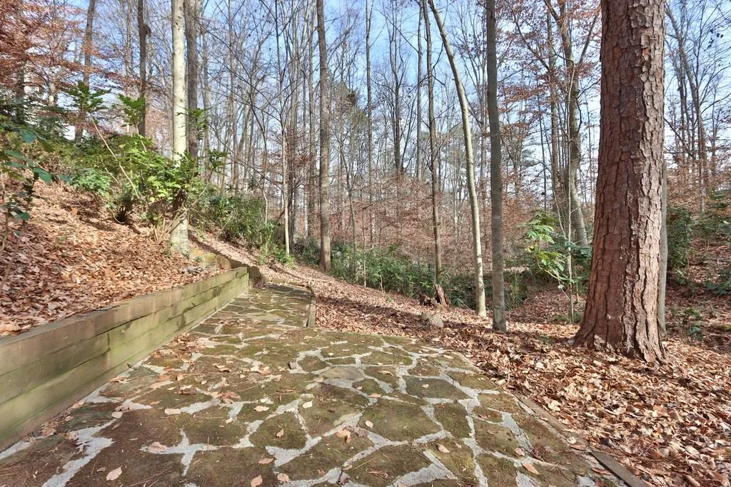 305 Skyridge Drive, Sandy Springs, Georgia 30350, 4 Bedrooms Bedrooms, ,3 BathroomsBathrooms,Residential,Sold,305 Skyridge Drive,6659820