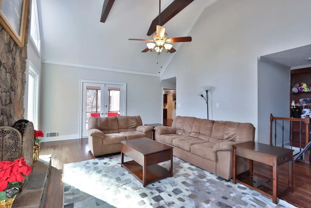 305 Skyridge Drive, Sandy Springs, Georgia 30350, 4 Bedrooms Bedrooms, ,3 BathroomsBathrooms,Residential,Sold,305 Skyridge Drive,6659820