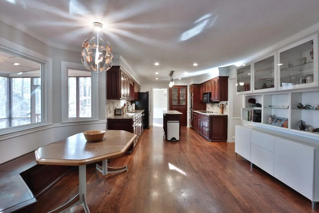 305 Skyridge Drive, Sandy Springs, Georgia 30350, 4 Bedrooms Bedrooms, ,3 BathroomsBathrooms,Residential,Sold,305 Skyridge Drive,6659820