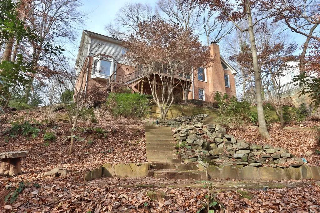 305 Skyridge Drive, Sandy Springs, Georgia 30350, 4 Bedrooms Bedrooms, ,3 BathroomsBathrooms,Residential,Sold,305 Skyridge Drive,6659820