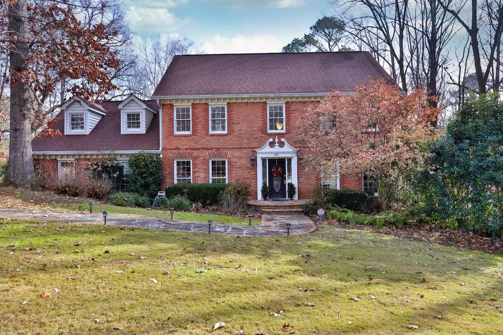 305 Skyridge Drive, Sandy Springs, Georgia 30350, 4 Bedrooms Bedrooms, ,3 BathroomsBathrooms,Residential,Sold,305 Skyridge Drive,6659820