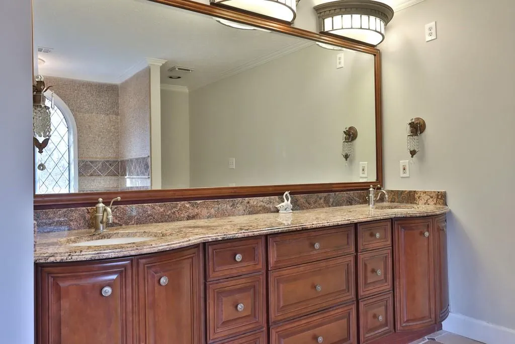 305 Skyridge Drive, Sandy Springs, Georgia 30350, 4 Bedrooms Bedrooms, ,3 BathroomsBathrooms,Residential,Sold,305 Skyridge Drive,6659820