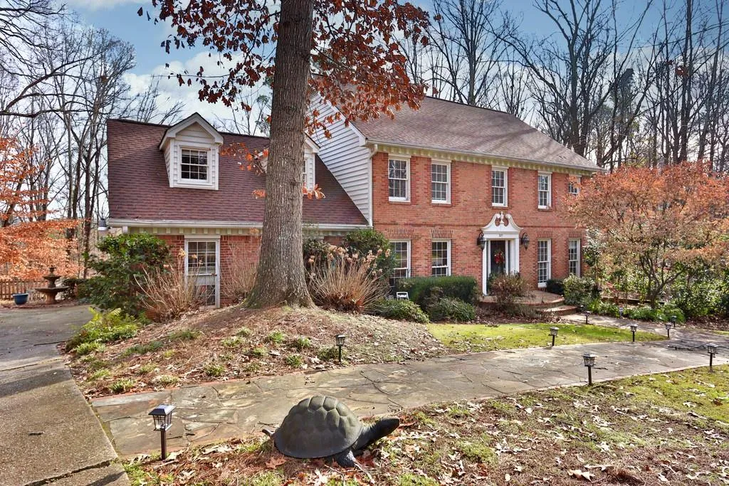 305 Skyridge Drive, Sandy Springs, Georgia 30350, 4 Bedrooms Bedrooms, ,3 BathroomsBathrooms,Residential,Sold,305 Skyridge Drive,6659820