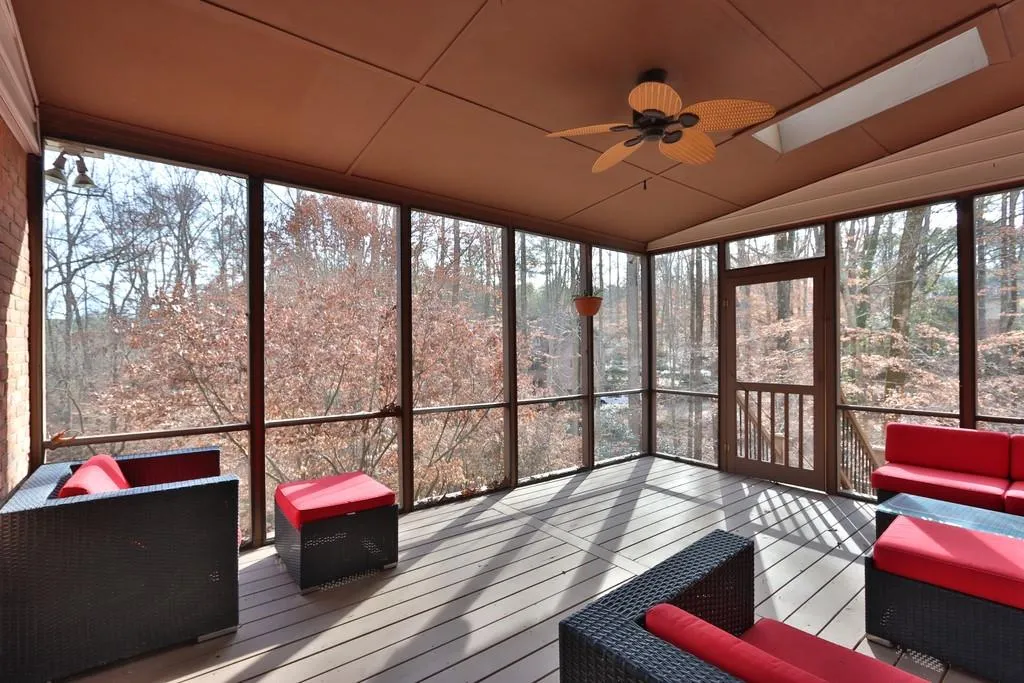 305 Skyridge Drive, Sandy Springs, Georgia 30350, 4 Bedrooms Bedrooms, ,3 BathroomsBathrooms,Residential,Sold,305 Skyridge Drive,6659820