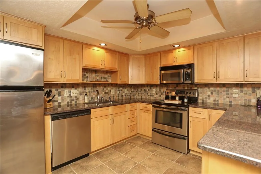 432 The North Chace Unit 432, Sandy Springs, Georgia 30328, 3 Bedrooms Bedrooms, ,2 BathroomsBathrooms,Residential,Sold,432 The North Chace Unit 432,5631448