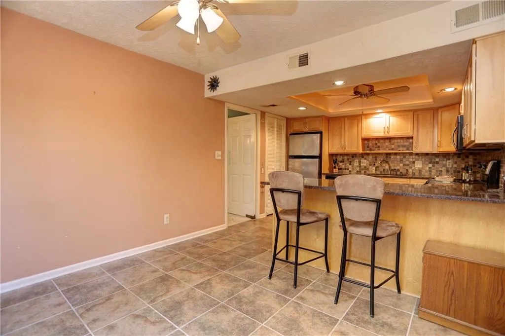 432 The North Chace Unit 432, Sandy Springs, Georgia 30328, 3 Bedrooms Bedrooms, ,2 BathroomsBathrooms,Residential,Sold,432 The North Chace Unit 432,5631448