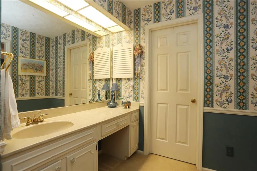 432 The North Chace Unit 432, Sandy Springs, Georgia 30328, 3 Bedrooms Bedrooms, ,2 BathroomsBathrooms,Residential,Sold,432 The North Chace Unit 432,5631448