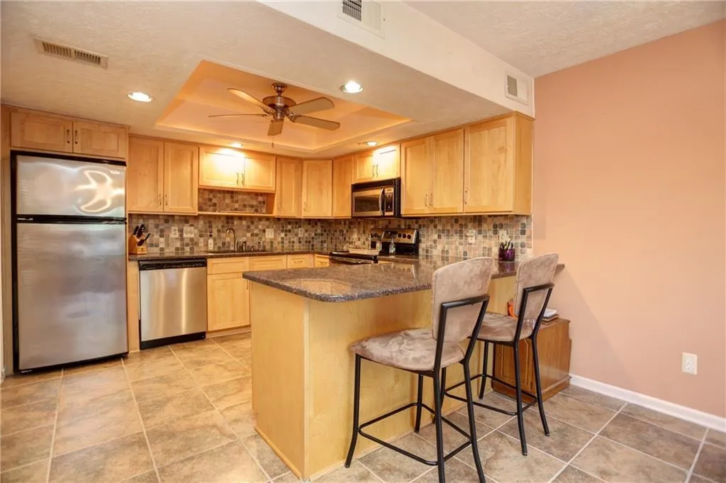 432 The North Chace Unit 432, Sandy Springs, Georgia 30328, 3 Bedrooms Bedrooms, ,2 BathroomsBathrooms,Residential,Sold,432 The North Chace Unit 432,5631448