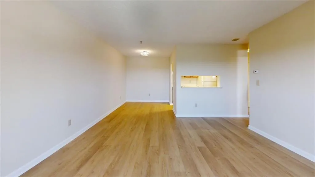 300 Johnson Ferry Road Ne Unit B1007, Sandy Springs, Georgia 30328, 1 Bedroom Bedrooms, ,1 BathroomBathrooms,Residential,Sold,300 Johnson Ferry Road Ne Unit B1007,7415968