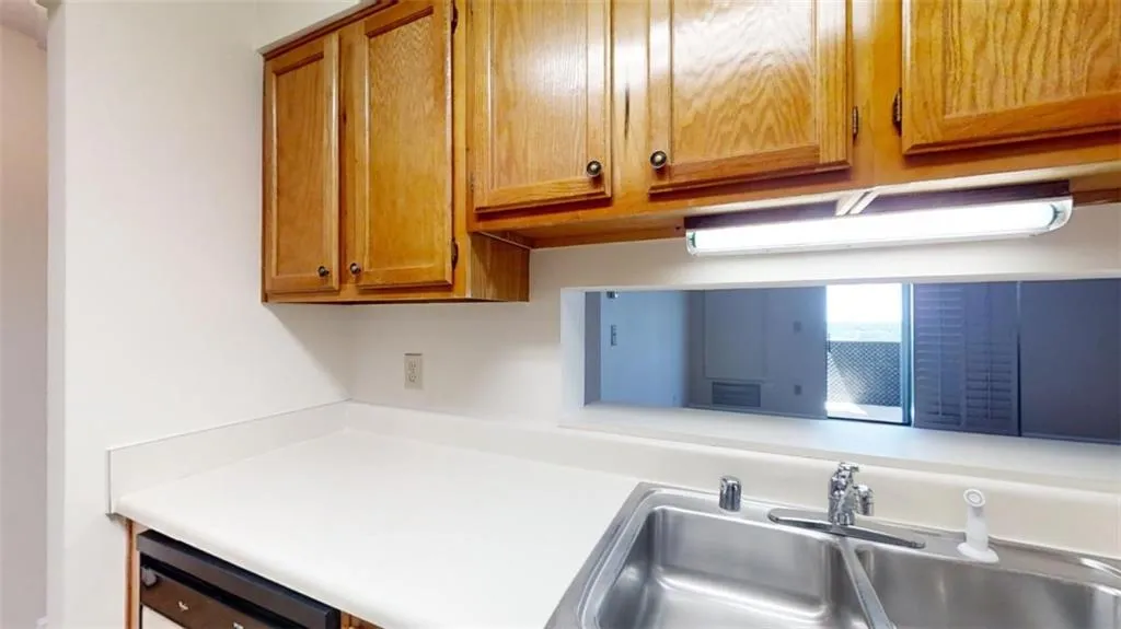300 Johnson Ferry Road Ne Unit B1007, Sandy Springs, Georgia 30328, 1 Bedroom Bedrooms, ,1 BathroomBathrooms,Residential,Sold,300 Johnson Ferry Road Ne Unit B1007,7415968