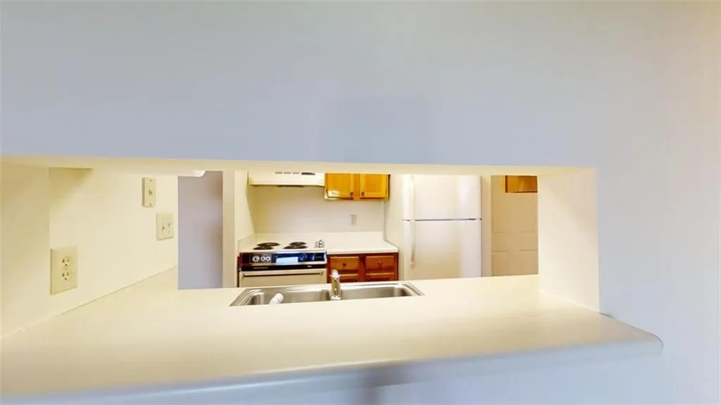 300 Johnson Ferry Road Ne Unit B1007, Sandy Springs, Georgia 30328, 1 Bedroom Bedrooms, ,1 BathroomBathrooms,Residential,Sold,300 Johnson Ferry Road Ne Unit B1007,7415968
