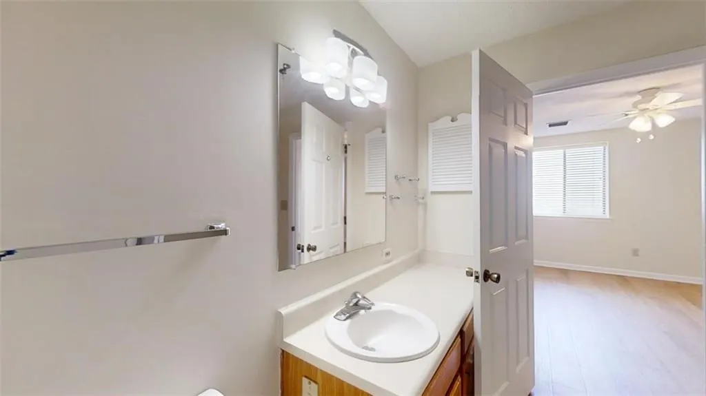 300 Johnson Ferry Road Ne Unit B1007, Sandy Springs, Georgia 30328, 1 Bedroom Bedrooms, ,1 BathroomBathrooms,Residential,Sold,300 Johnson Ferry Road Ne Unit B1007,7415968