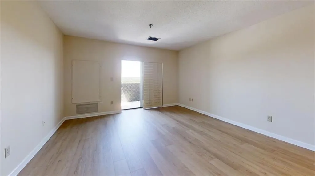 300 Johnson Ferry Road Ne Unit B1007, Sandy Springs, Georgia 30328, 1 Bedroom Bedrooms, ,1 BathroomBathrooms,Residential,Sold,300 Johnson Ferry Road Ne Unit B1007,7415968