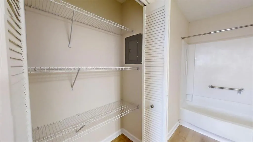 300 Johnson Ferry Road Ne Unit B1007, Sandy Springs, Georgia 30328, 1 Bedroom Bedrooms, ,1 BathroomBathrooms,Residential,Sold,300 Johnson Ferry Road Ne Unit B1007,7415968