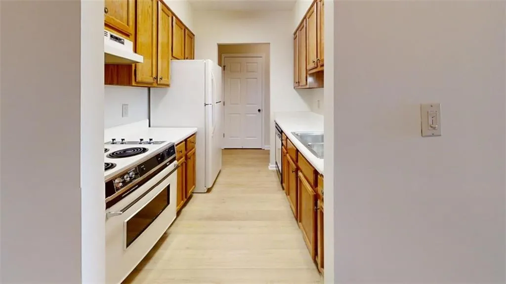 300 Johnson Ferry Road Ne Unit B1007, Sandy Springs, Georgia 30328, 1 Bedroom Bedrooms, ,1 BathroomBathrooms,Residential,Sold,300 Johnson Ferry Road Ne Unit B1007,7415968