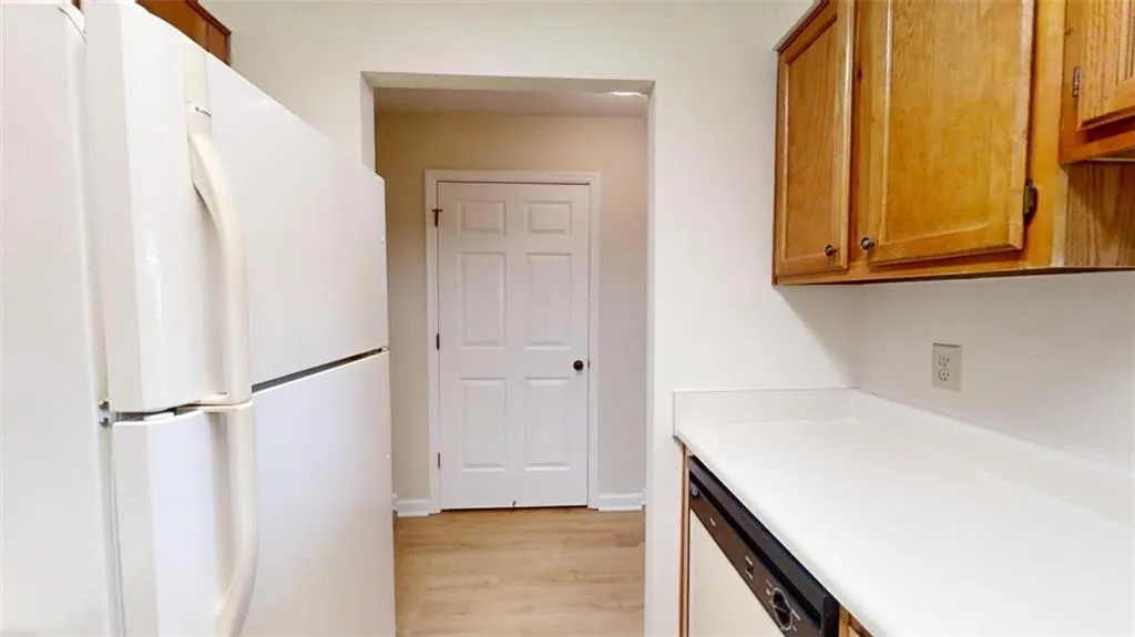 300 Johnson Ferry Road Ne Unit B1007, Sandy Springs, Georgia 30328, 1 Bedroom Bedrooms, ,1 BathroomBathrooms,Residential,Sold,300 Johnson Ferry Road Ne Unit B1007,7415968