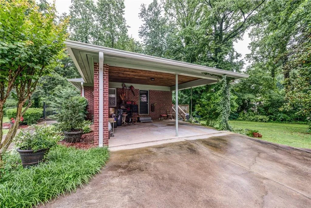 6058 Harleston Road Ne, Sandy Springs, Georgia 30328, 2 Bedrooms Bedrooms, ,1 BathroomBathrooms,Residential,Sold,6058 Harleston Road Ne,5853970