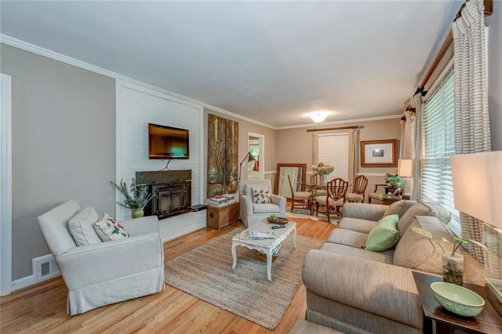6058 Harleston Road Ne, Sandy Springs, Georgia 30328, 2 Bedrooms Bedrooms, ,1 BathroomBathrooms,Residential,Sold,6058 Harleston Road Ne,5853970