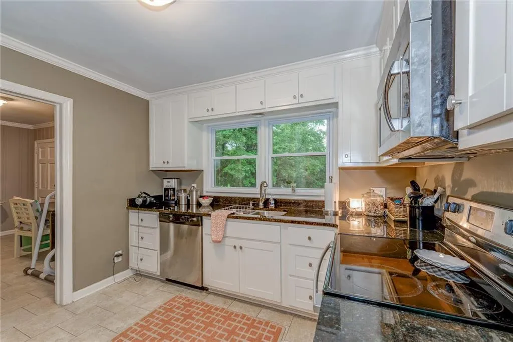 6058 Harleston Road Ne, Sandy Springs, Georgia 30328, 2 Bedrooms Bedrooms, ,1 BathroomBathrooms,Residential,Sold,6058 Harleston Road Ne,5853970