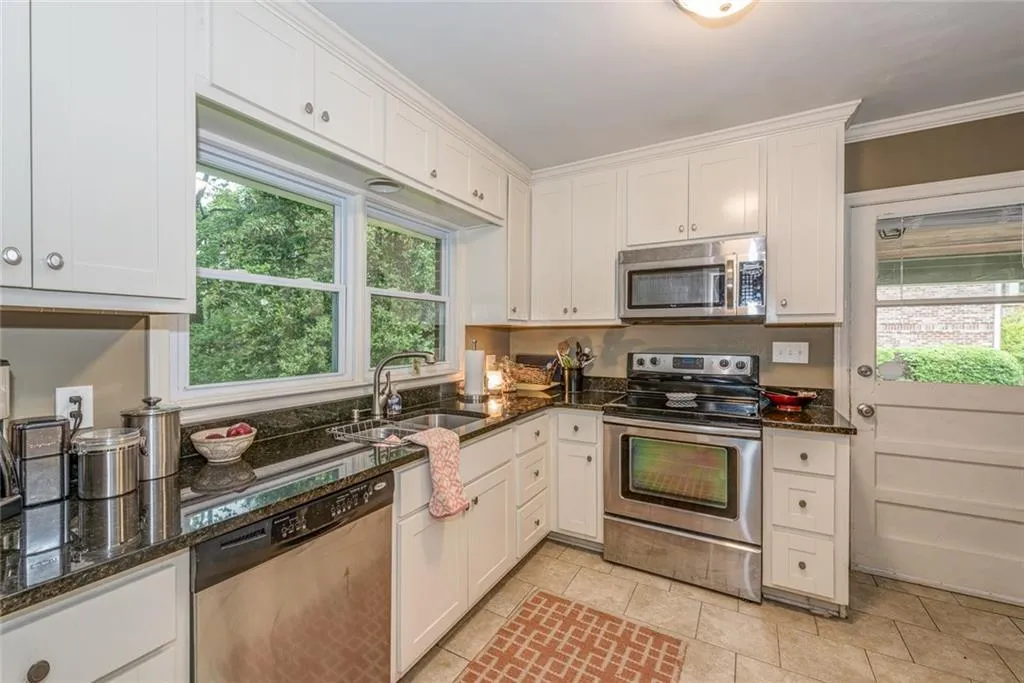 6058 Harleston Road Ne, Sandy Springs, Georgia 30328, 2 Bedrooms Bedrooms, ,1 BathroomBathrooms,Residential,Sold,6058 Harleston Road Ne,5853970