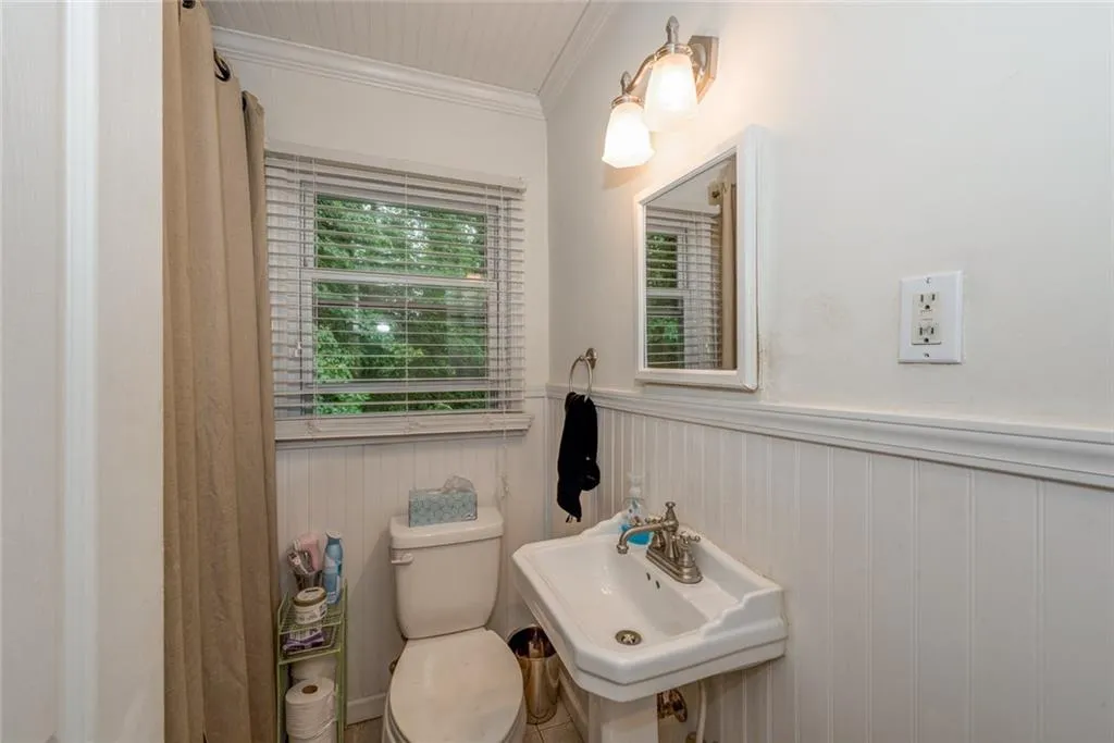 6058 Harleston Road Ne, Sandy Springs, Georgia 30328, 2 Bedrooms Bedrooms, ,1 BathroomBathrooms,Residential,Sold,6058 Harleston Road Ne,5853970