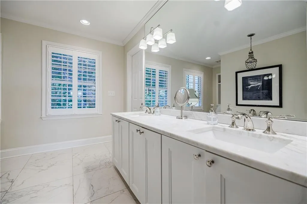 5640 Lake Forrest Drive, Atlanta, Georgia 30342, 5 Bedrooms Bedrooms, ,4 BathroomsBathrooms,Residential,Sold,5640 Lake Forrest Drive,7273487