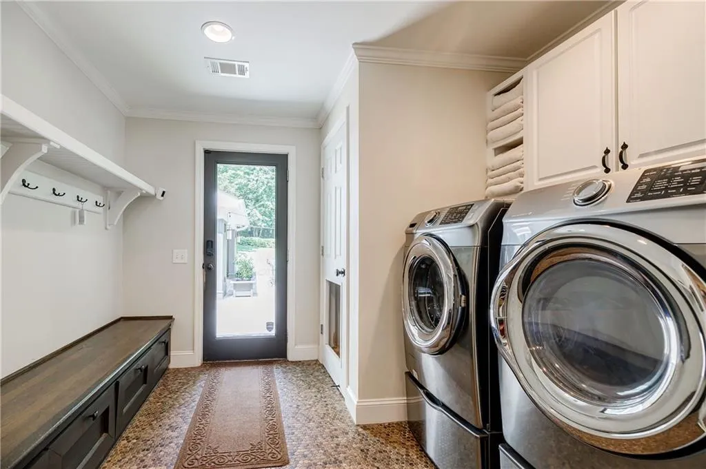 5640 Lake Forrest Drive, Atlanta, Georgia 30342, 5 Bedrooms Bedrooms, ,4 BathroomsBathrooms,Residential,Sold,5640 Lake Forrest Drive,7273487