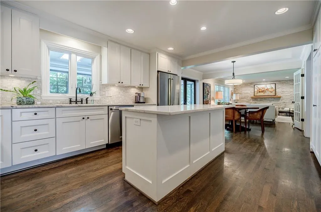 5640 Lake Forrest Drive, Atlanta, Georgia 30342, 5 Bedrooms Bedrooms, ,4 BathroomsBathrooms,Residential,Sold,5640 Lake Forrest Drive,7273487