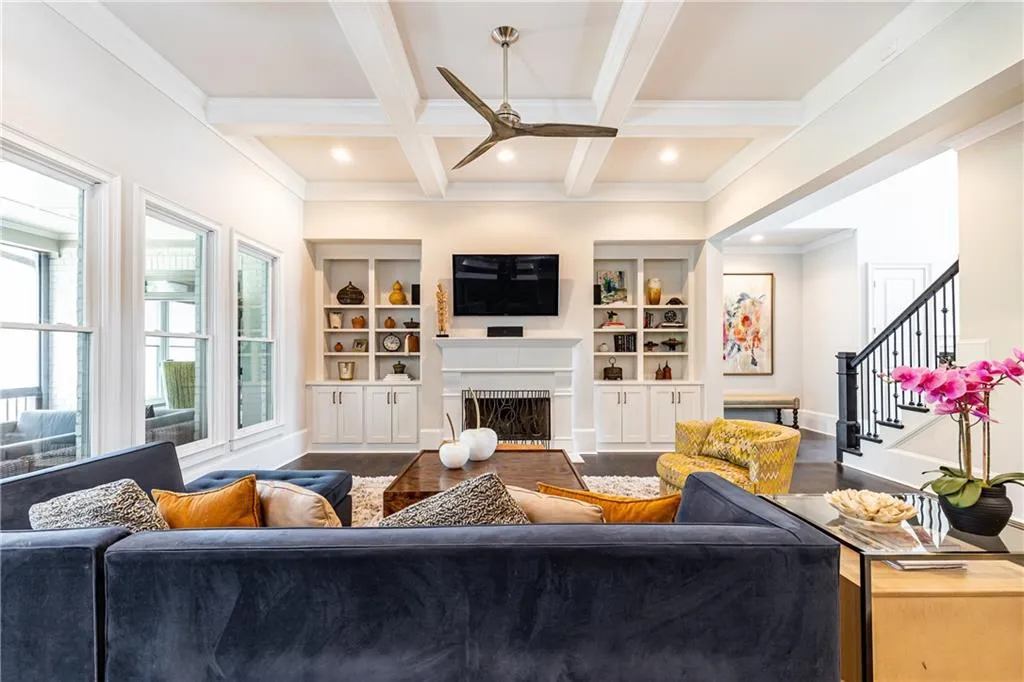 435 Belada Boulevard, Atlanta, Georgia 30342, 6 Bedrooms Bedrooms, ,5 BathroomsBathrooms,Residential,Sold,435 Belada Boulevard,7197848