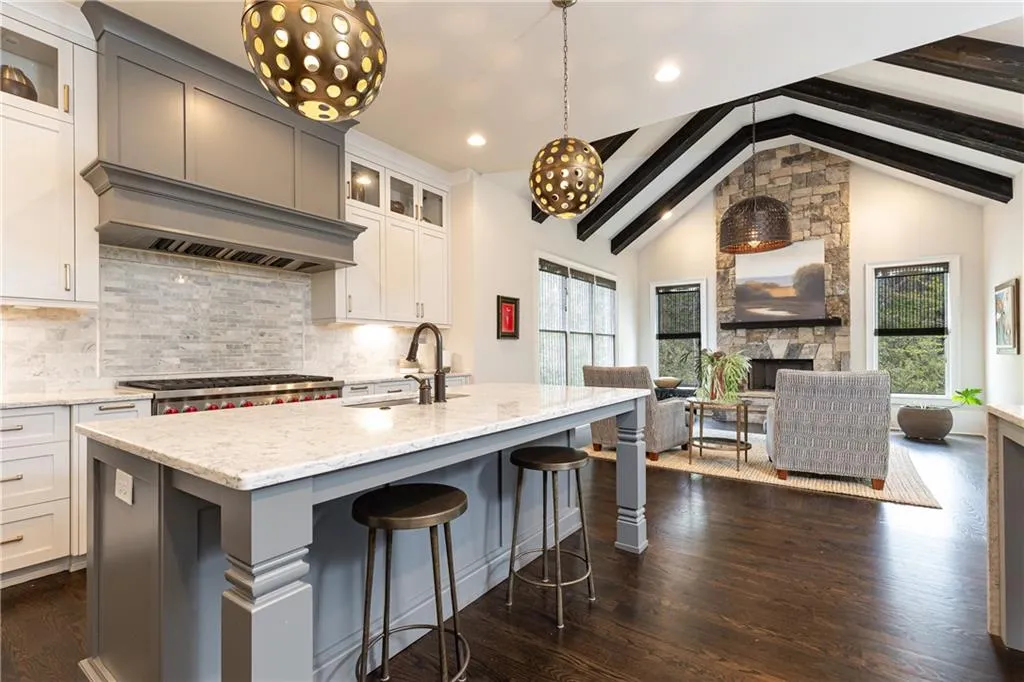 435 Belada Boulevard, Atlanta, Georgia 30342, 6 Bedrooms Bedrooms, ,5 BathroomsBathrooms,Residential,Sold,435 Belada Boulevard,7197848