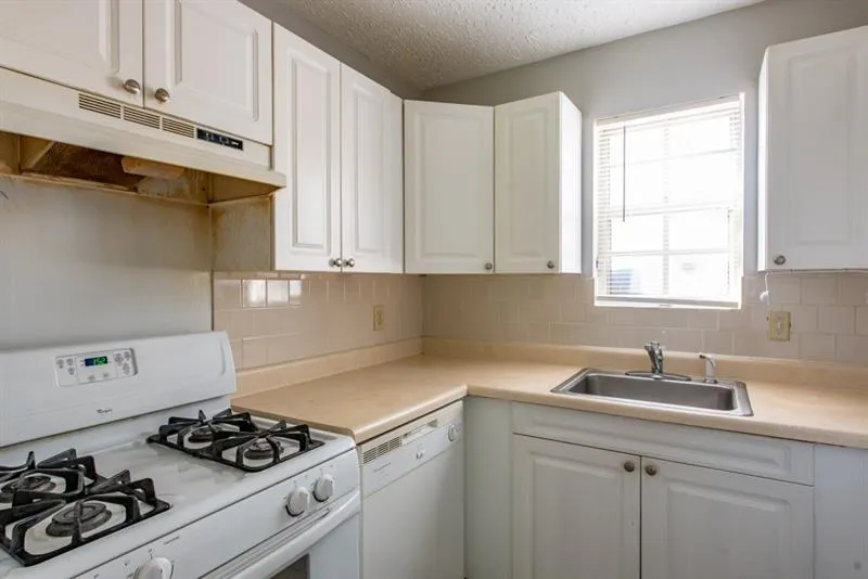 5582 Kingsport Drive Ne Unit 23, Atlanta, Georgia 30342, 2 Bedrooms Bedrooms, ,1 BathroomBathrooms,Residential,Sold,5582 Kingsport Drive Ne Unit 23,6613654