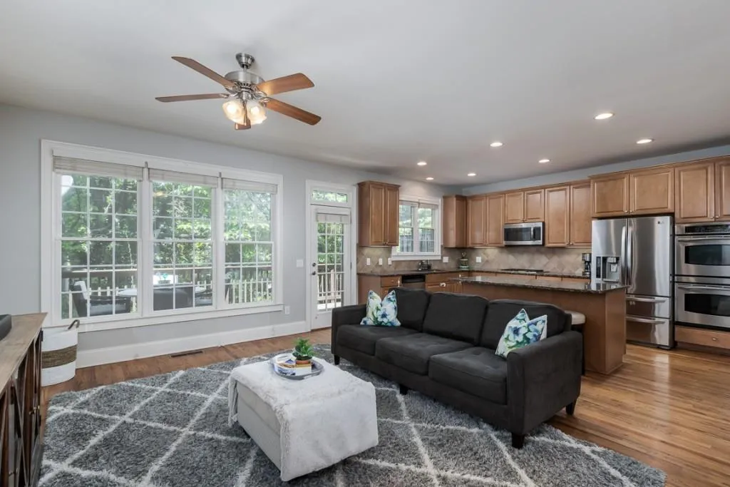 180 Mystic Court, Atlanta, Georgia 30342, 3 Bedrooms Bedrooms, ,3 BathroomsBathrooms,Residential,Sold,180 Mystic Court,6900640