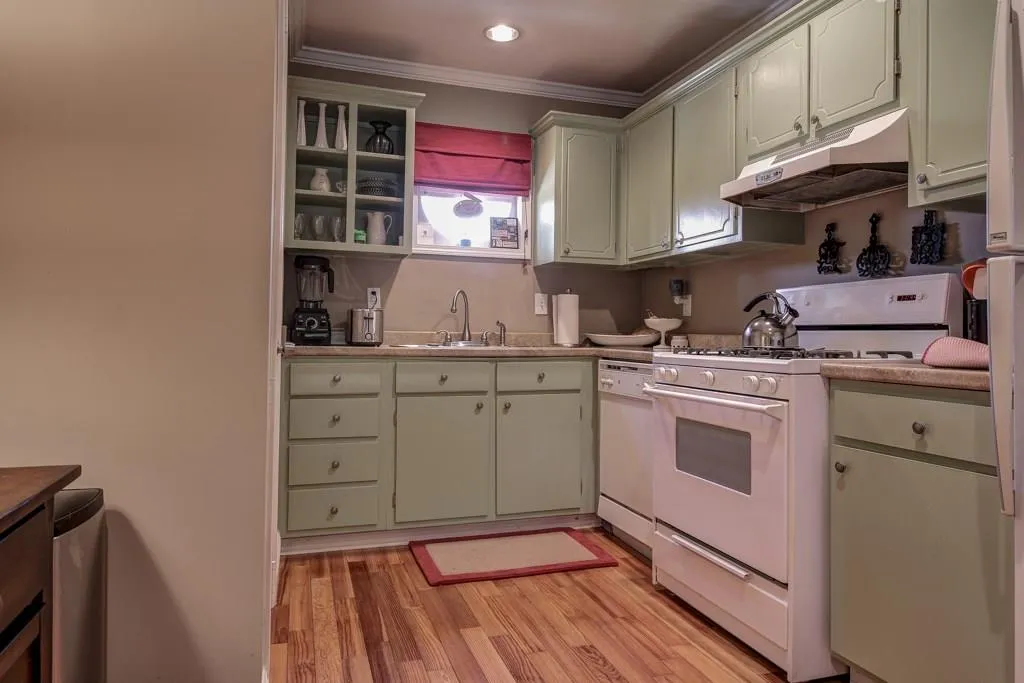 5400 Roswell Road Unit H7, Atlanta, Georgia 30342, 2 Bedrooms Bedrooms, ,1 BathroomBathrooms,Residential,Sold,5400 Roswell Road Unit H7,5648148