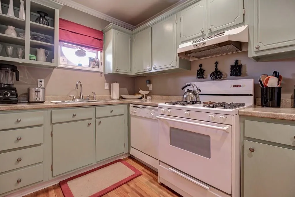 5400 Roswell Road Unit H7, Atlanta, Georgia 30342, 2 Bedrooms Bedrooms, ,1 BathroomBathrooms,Residential,Sold,5400 Roswell Road Unit H7,5648148