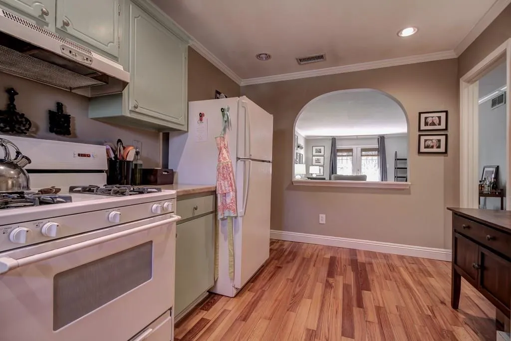 5400 Roswell Road Unit H7, Atlanta, Georgia 30342, 2 Bedrooms Bedrooms, ,1 BathroomBathrooms,Residential,Sold,5400 Roswell Road Unit H7,5648148