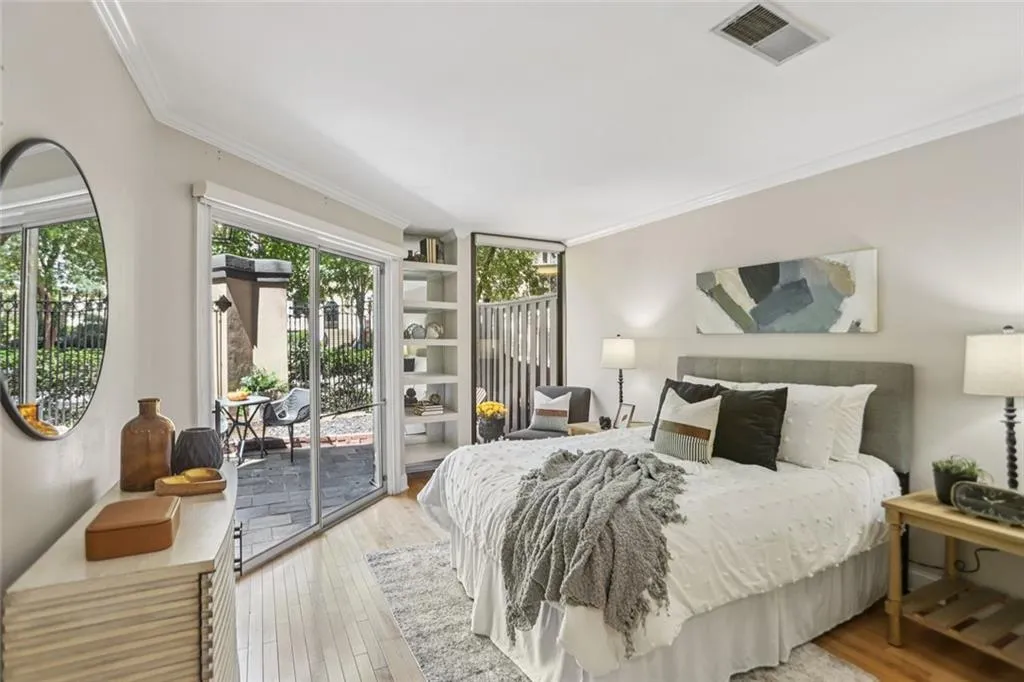 209 14th Street Ne Unit 105, Atlanta, Georgia 30309, 2 Bedrooms Bedrooms, ,2 BathroomsBathrooms,Residential,For Sale,209 14th Street Ne Unit 105,7643704