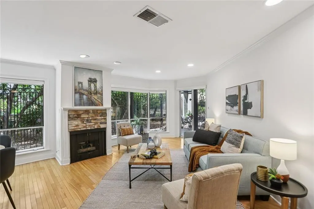 209 14th Street Ne Unit 105, Atlanta, Georgia 30309, 2 Bedrooms Bedrooms, ,2 BathroomsBathrooms,Residential,For Sale,209 14th Street Ne Unit 105,7643704