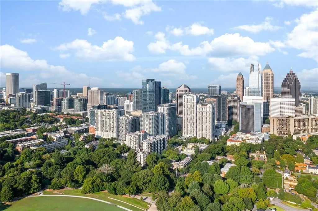 209 14th Street Ne Unit 105, Atlanta, Georgia 30309, 2 Bedrooms Bedrooms, ,2 BathroomsBathrooms,Residential,For Sale,209 14th Street Ne Unit 105,7643704