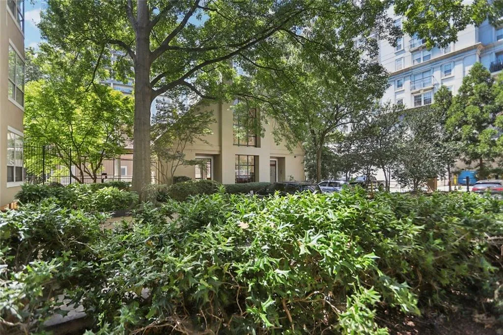 209 14th Street Ne Unit 105, Atlanta, Georgia 30309, 2 Bedrooms Bedrooms, ,2 BathroomsBathrooms,Residential,For Sale,209 14th Street Ne Unit 105,7643704