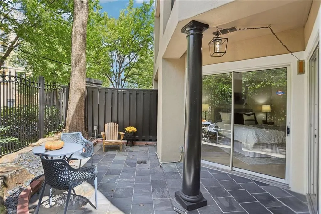209 14th Street Ne Unit 105, Atlanta, Georgia 30309, 2 Bedrooms Bedrooms, ,2 BathroomsBathrooms,Residential,For Sale,209 14th Street Ne Unit 105,7643704