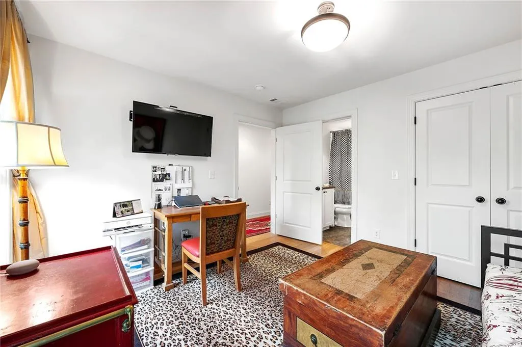 guest bedroom/office