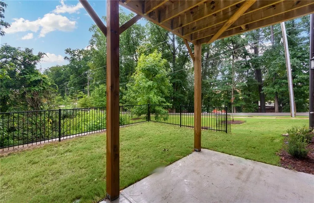 4001 Eamont Lane, Sandy Springs, Georgia 30328, 3 Bedrooms Bedrooms, ,3 BathroomsBathrooms,Residential,Sold,4001 Eamont Lane,6816433